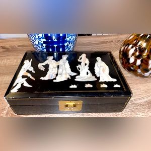 1970’s vintage Chinese mother of pearl inlaid jewelry box